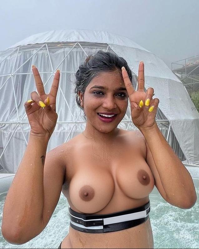 VJ Parvathy Saran Nude Wet Boobs Swimming Pool Pose Fake | Bollywood X.org