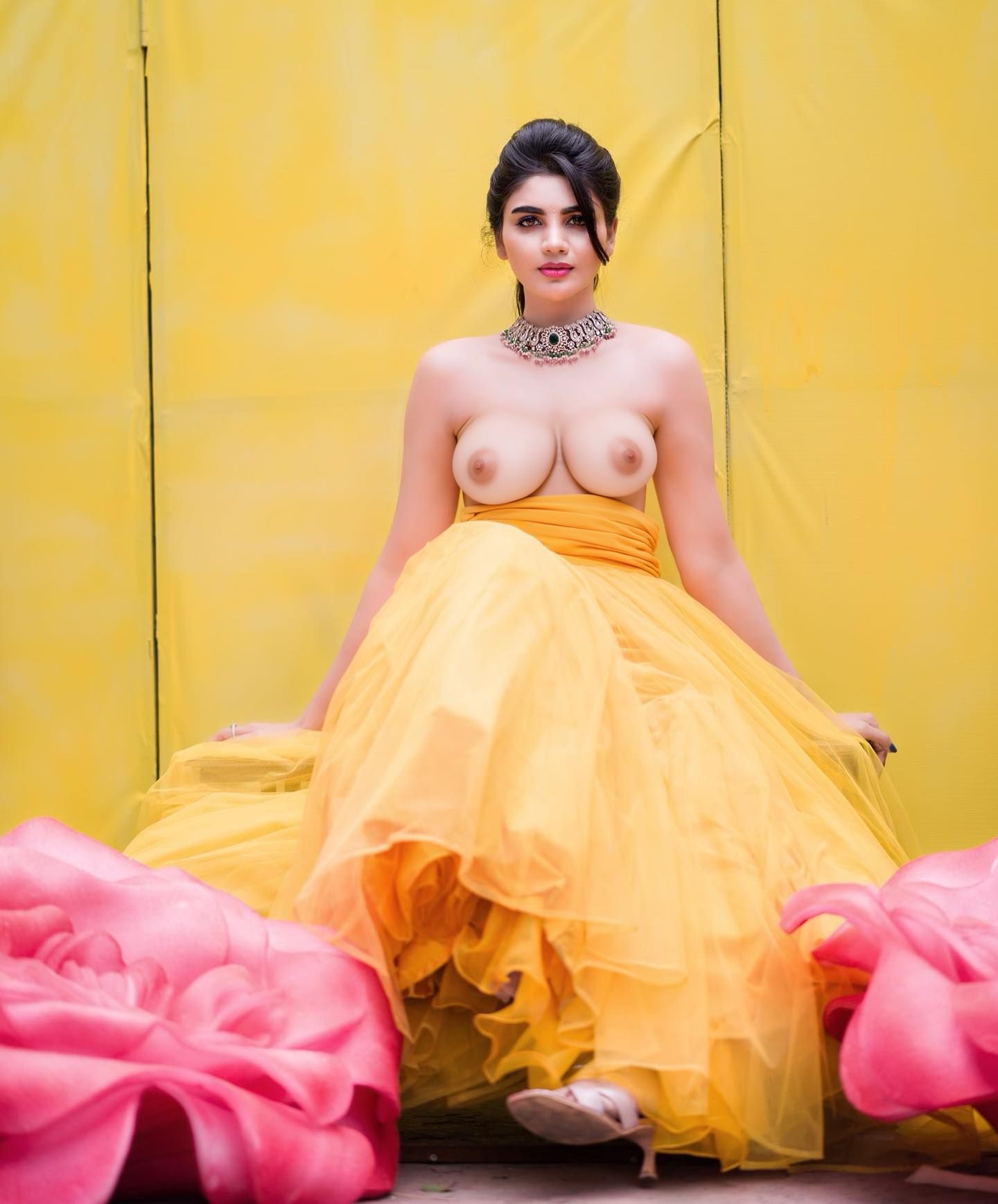 Jabardasth Varsha Strapless Yellow Blouse Slip Nude Boobs Nipple Show Bold  Shoot | Bollywood X.org
