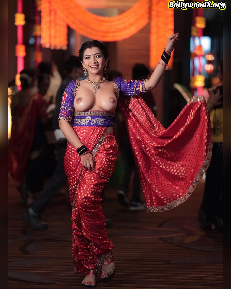 Ruchira Jadhav boobs nipple without blouse hot saree