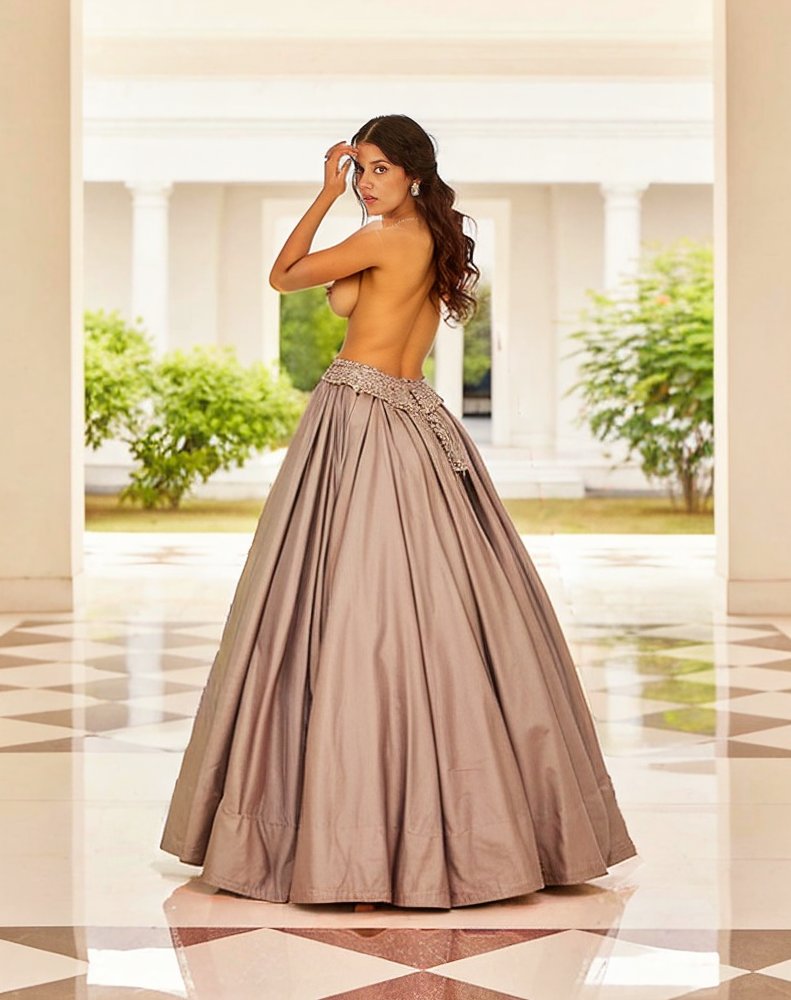 Pooja Katyal Dress Removed boobs hot body pose